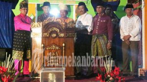 hm-wardan-buka-mtq-kecamatan-kempas_20180905_233613.jpg