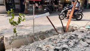 jalan-akses-drainase-di-Jalan-Letkol-Hasan-Basri-Kota-Pekanbaru-yang-dibongkar.jpg