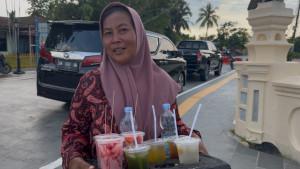 juli-Pedagang-di-Istana-Siak.jpg