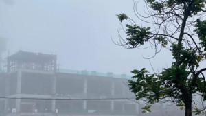 kabut_tampak_cukup_tebal_di_kawasan_Naga_Sakti_Panam.jpg