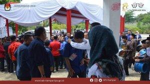kader-NasDem-dengan-PDIP-saat-penyerahan-dokumen-Bacaleg.jpg