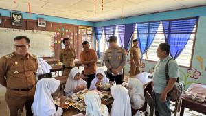 kapolsek-Singingi-hilir-tinjau-MBG.jpg