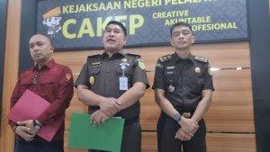 kejari-pelalawan-guru-jadi-tersangka-pungli-penerimaan-honorer.jpg