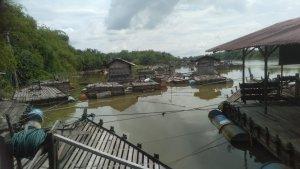 keramba-ikan-sungai-kampar-surut.jpg