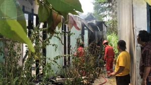 kilang-pertamina-dumai-padamkan-kebakaran-rumah-warga.jpg