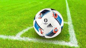 lapangan-sepakbola-bola-kaki.jpg