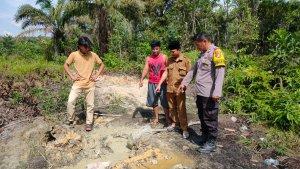 lokasi-semburan-air-dari-lubang-sumur-bor-di-Desa-Tanjung-Air-Hitam.jpg