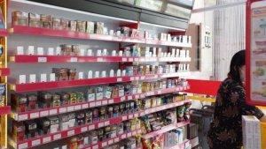 maling-sikat-rokok-di-minimarket.jpg