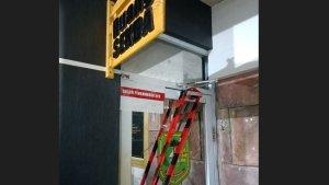 pasca-ott-bupati-meranti-m-adil-sejumlah-ruangan-di-kantor-bupati-disegel-kpk.jpg