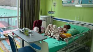pasien-anak-campak-di-RSD-Madani-Pekanbaru.jpg