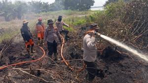 pemadaman-titik-api-Karhutla-di-Kelurahan-Pangkalan-Kerinci-1.jpg