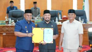 penyerahan-nota-kesepakatan-RAPBD-P-Siak.jpg