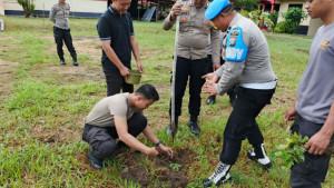 polri-tanam-pohon-02102025.jpg