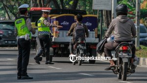 razia-satlantas-polresta-pekanbaru-operasi-keselamatan-muara-takus_20180308_193047.jpg