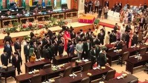 resmi-dilantik-65-anggota-dprd-riau.jpg