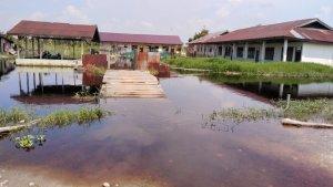 sekolah-diliburkan-karena-banjir-di-rohil.jpg
