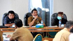 sekretaris_daerah_sekda_inhu_hendrizal_memimpin_rapat_bersama_pa_rengatjpg.jpg