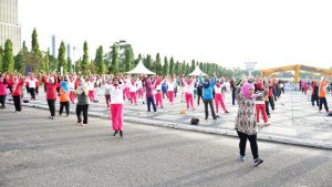 senam-massal-bersama-bpppakb-riau_20161228_121836.jpg