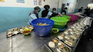 suasana-pengemasan-menu-MBG-di-SPPG-Marpoyan-Damai-2-Kota-Pekanbaru.jpg