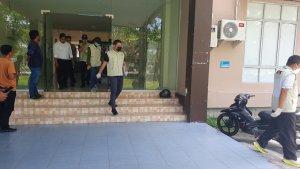 tim_kpk_kembali_geledah_sejumlah_kantor_di_lingkungan_pemkab_meranti_3.jpg