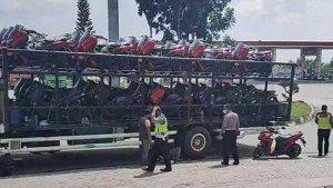 truk-rusak-sopir-terjebak-di-pelalawan.jpg