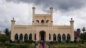ustadz-abdul-somad-berkunjung-ke-istana-siak-ini-pesannya-hari-pertama-dikunjungi-140-wisatawan.jpg