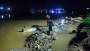 warga-mendulang-emas-di-Sungai-Kuantan-Kuansing.jpg