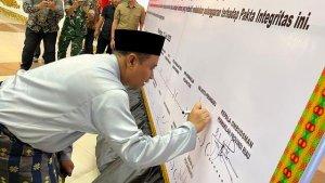 wawako-pekanbaru-tandatangan-pakta-integritas-spmb-sma-smk-riau.jpg