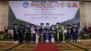 wisuda-ke-7-UHTP.jpg