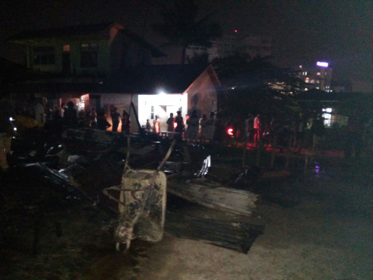 10-unit-kios-di-pasar-dupa-pekanbaru-terbakar_20170825_084724.jpg