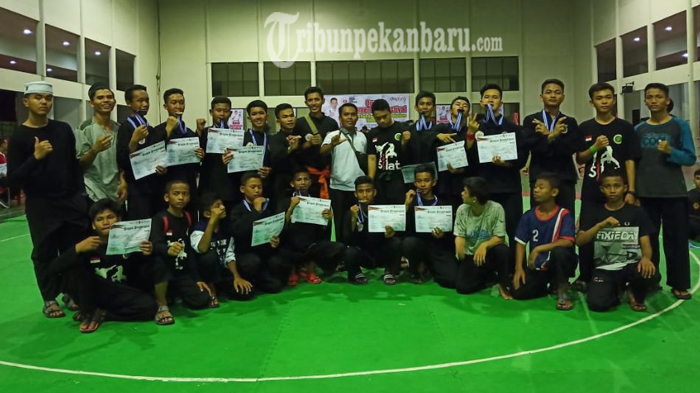 12-santri-ponpes-al-ikhwan-raih-medali.jpg