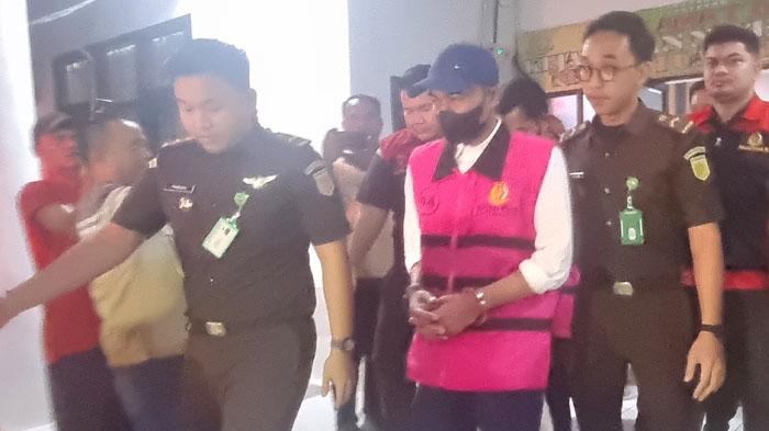 2-tersangka-lagi-kasus-pupuk-subsidi-pelalawan.jpg