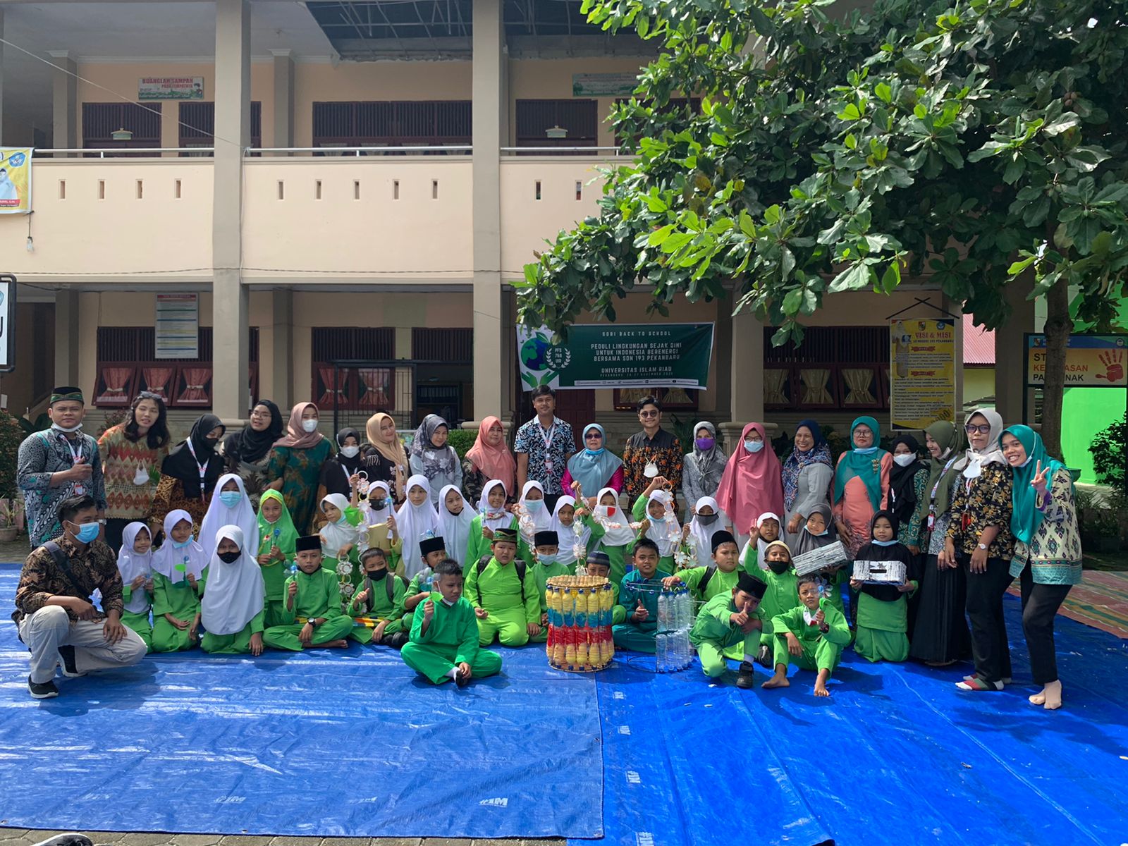 Penerima Beasiswa Sobat Bumi Pertamina Foundation UIR Gelar Kegiatan Sosial di SDN 193 Pekanbaru