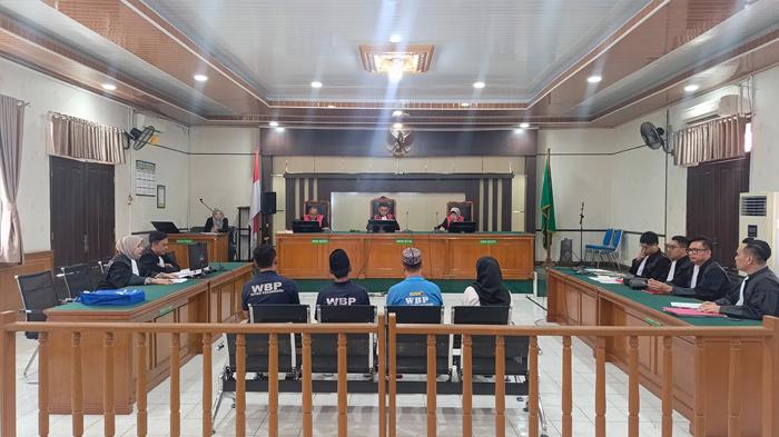 4-terdakwa-kasus-korupsi-penyaluran-KUR-di-Pekanbaru.jpg