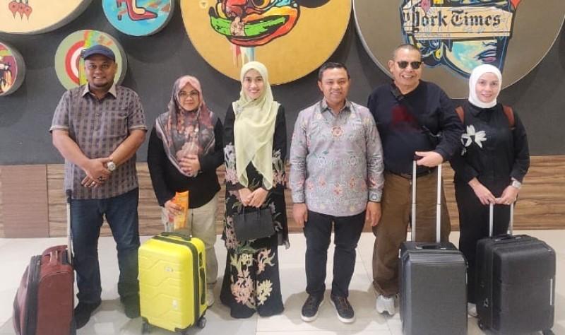 Afni-Syamrizal-irving-dan-gubri-abdul-wahid-di-Bandara-Soeta.jpg