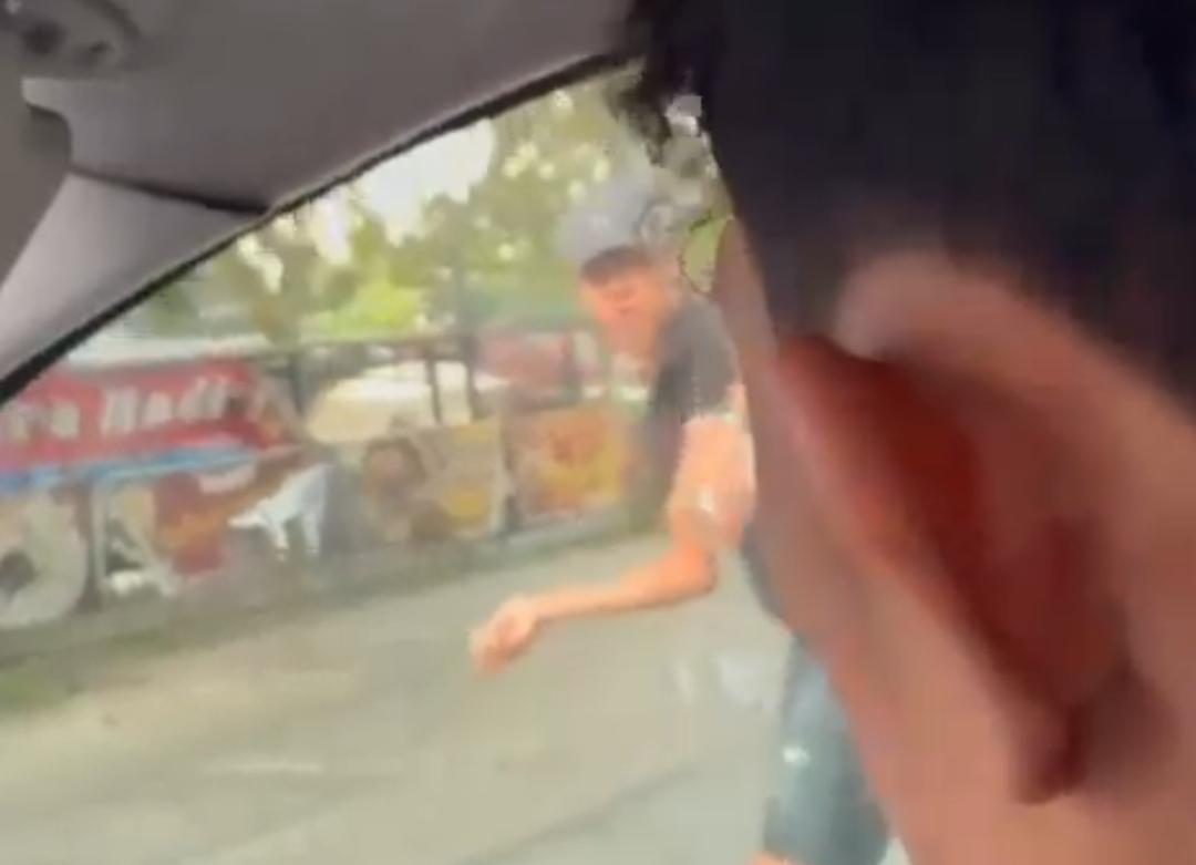 Aksi-perusakan-kendaraan-di-Jalan-Arifin-Ahmad-Pekanbarutangkapan-layar-video.jpg