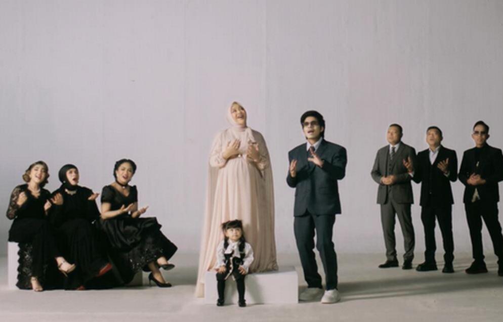 Atta Halilintar Sampai Menangis Bisa Satukan Orangtua dan Mertua di Dalam Video Klip Lagu Blessing