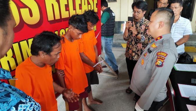 3 Tukang Parkir Ilegar di Pekanbaru Hajar Warga, Pelaku Anak dan Bapak