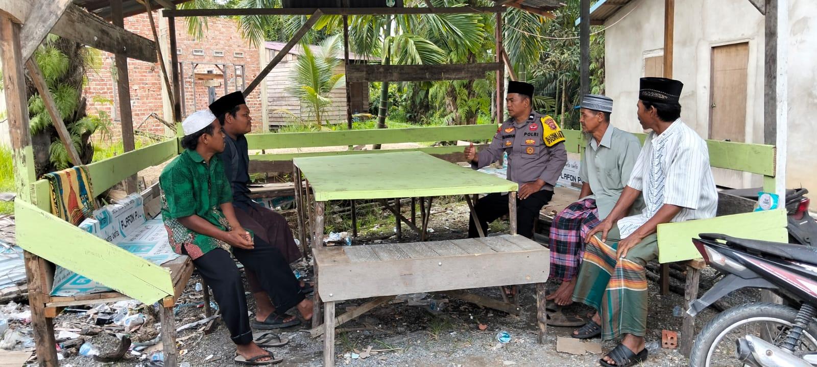 Bhabinkamtibnas Polsek Keritang Inhil Ajak Warga Jaga Situasi Kondusif Jelang Pilkada Serentak 2024