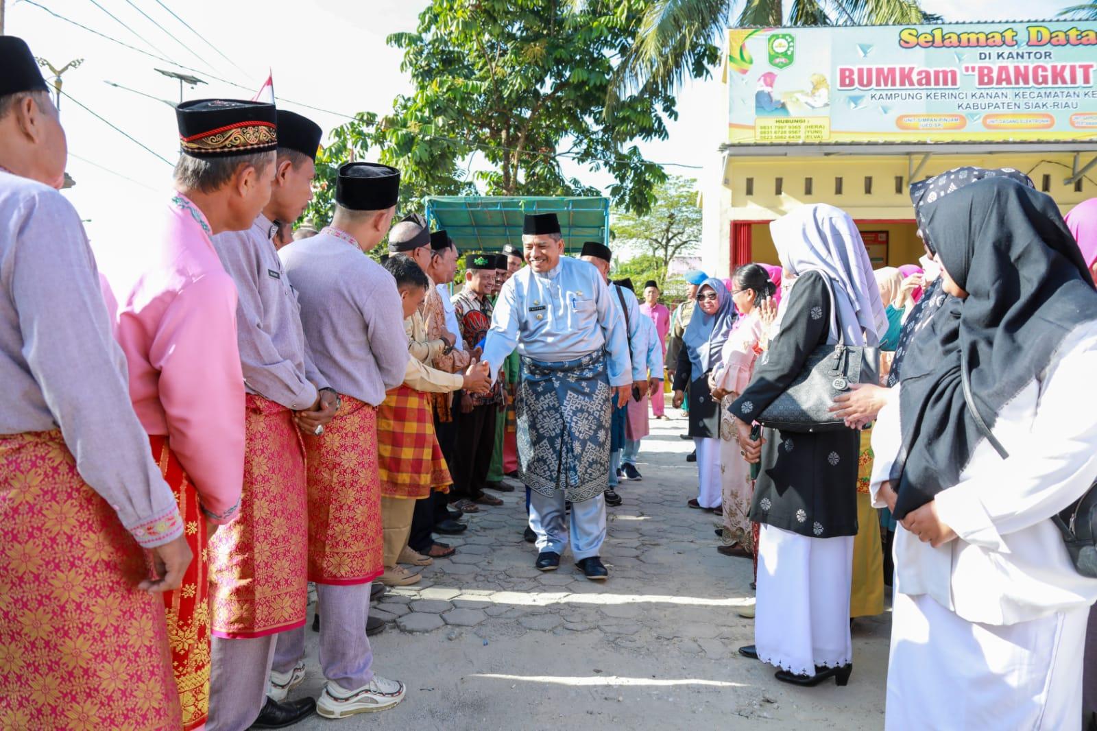 Bupati-Siak-Alfedri-program-Bujang-Kampung-di-kampung-Kerinci-Kanan.jpg