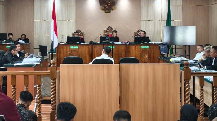 Dani-M-Nursalam-saat-bersaksi-untuk-terdakwa-Abdul-Wahid.jpg