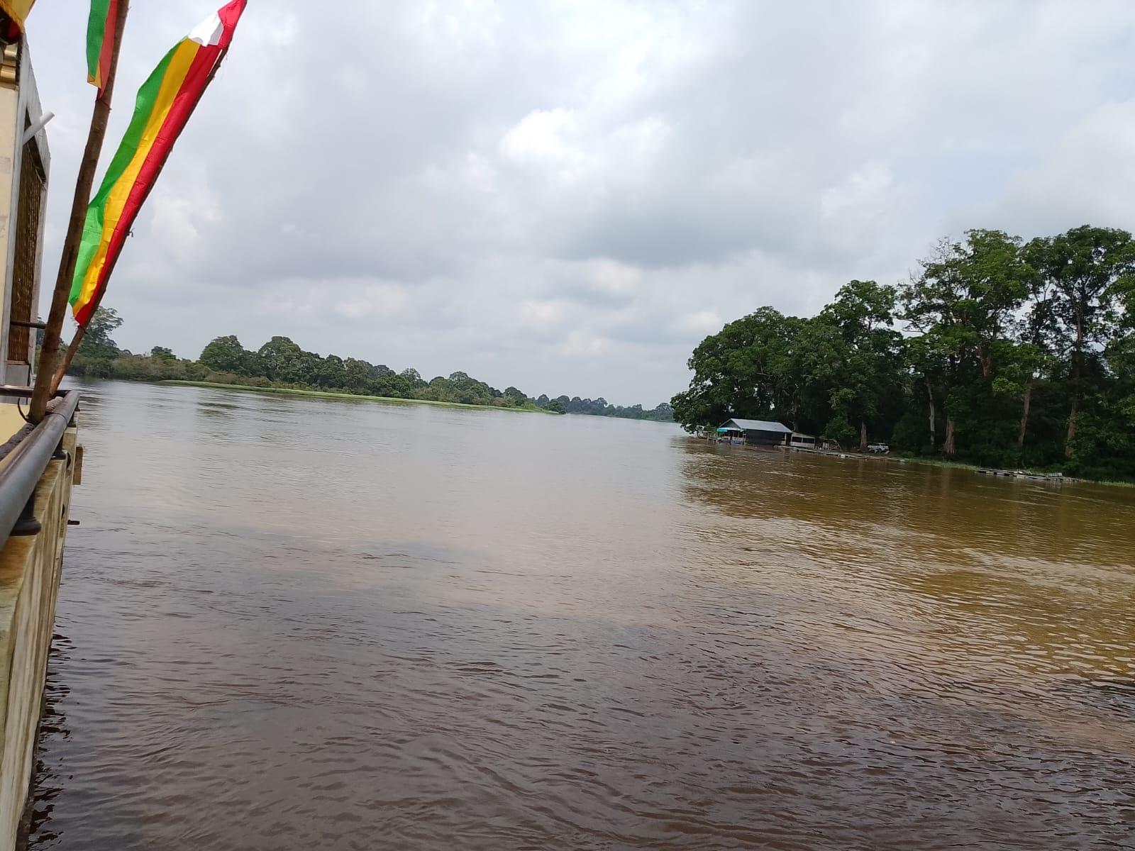 Debit-air-Sungai-Kampar-di-Kelurahan-Langgamterkini.jpg