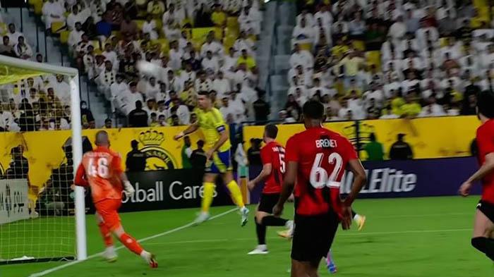 Detik-detik-Cristiano-Ronaldo-buang-peluang-gol-kala-Al-Nassr-lawan-Al-Rayyan-di-LIga-Champions-AFC.jpg