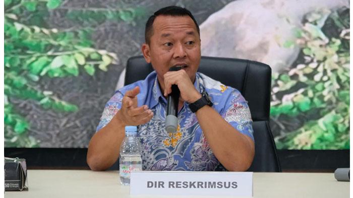 Direktur-Reskrimsus-Polda-Riau-Kombes-Pol-Ade-Kuncoro-Ridwan-ekspos-gajah-mati.jpg