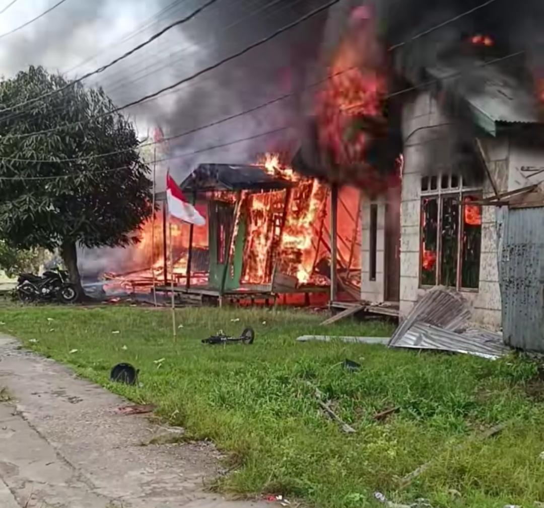 Empat-unit-rumah-terbakar-di-Desa-Belantaraya-Kecamatan-Gaung-Inhil.jpg