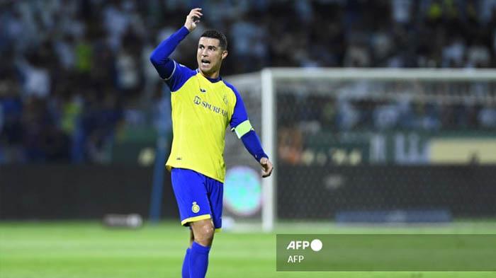 Gaya-ronaldo-di-lapangan-salah-oper-bola-lalu-berubah-jadi-pelatih.jpg