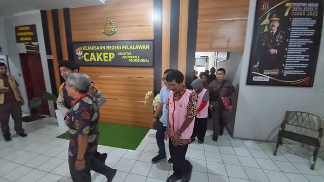 Kajari-Pelalawan-saat-memberikan-keterangan-pers.jpg