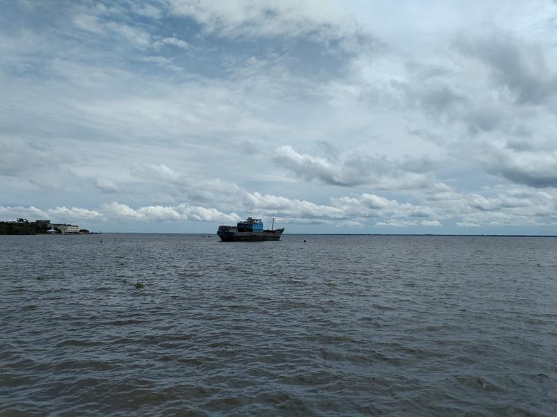 Kapal-kayu-berlayar-di-perairan-Selat-Bengkalis.jpg