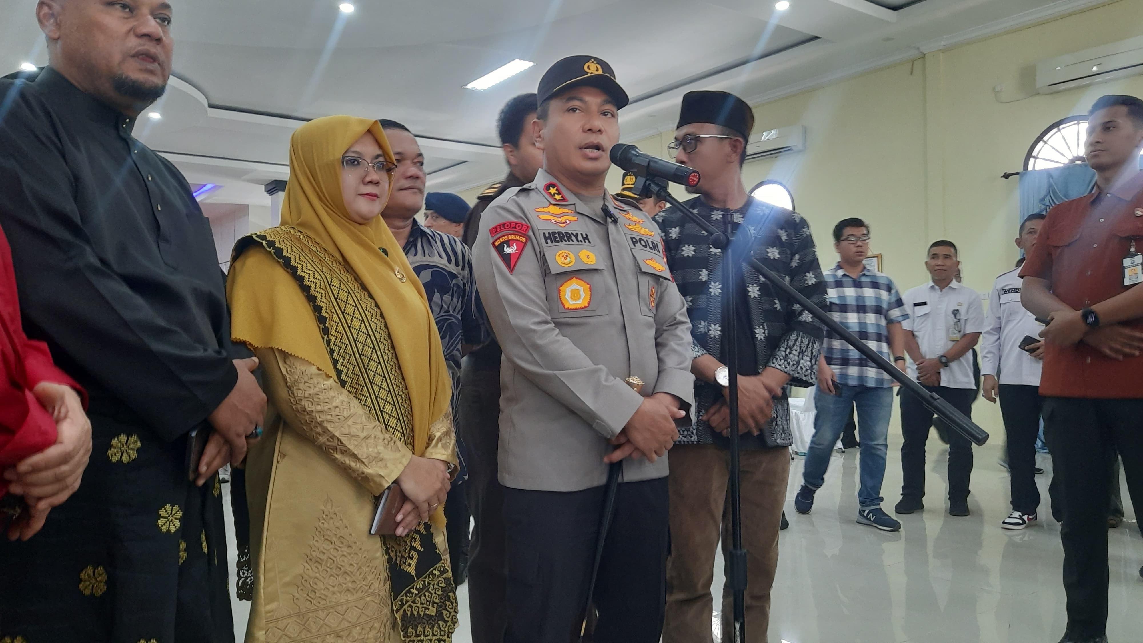 Kapolda-Riau-Irjen-Pol-Herry-Heryawan-menghadiri-rapat-pleno-terbuka.jpg