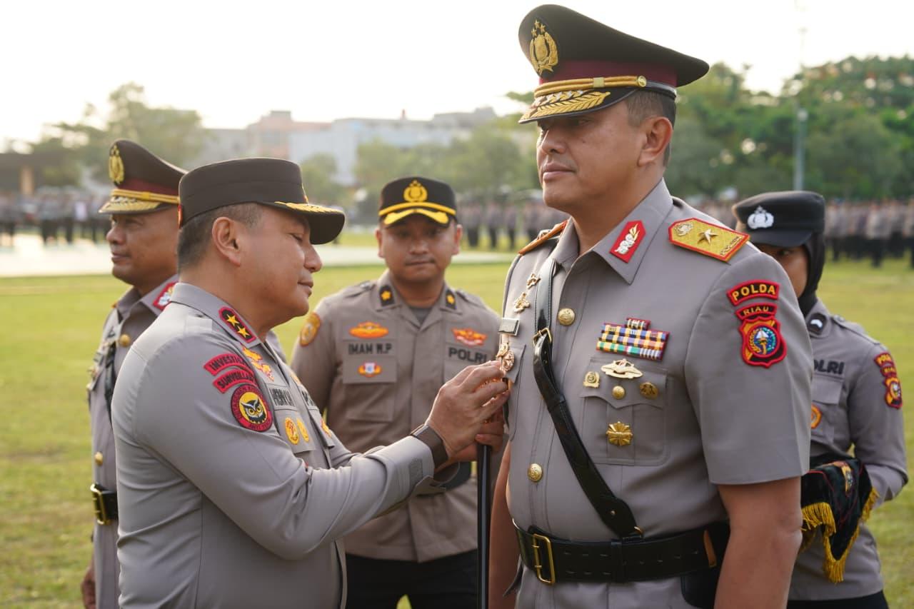 Irjen Herry Pimpin Sertijab Wakapolda Riau, Dari Brigjen Jossy Kusomo Ke Brigjen Hengki Haryadi